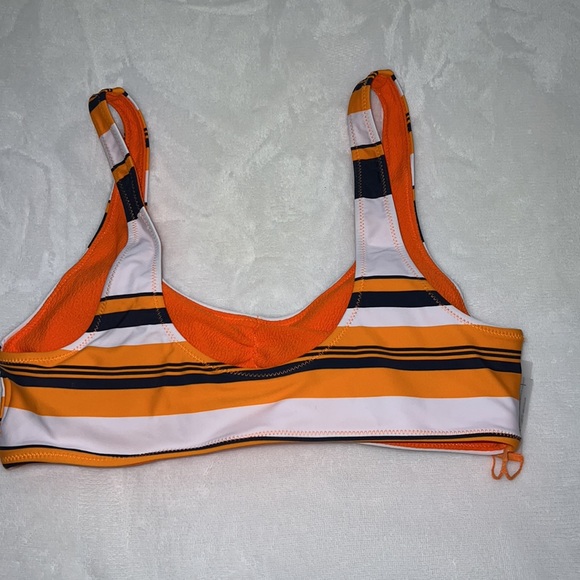 Reversible Cupshe bikini top. Size M. - Picture 2 of 4